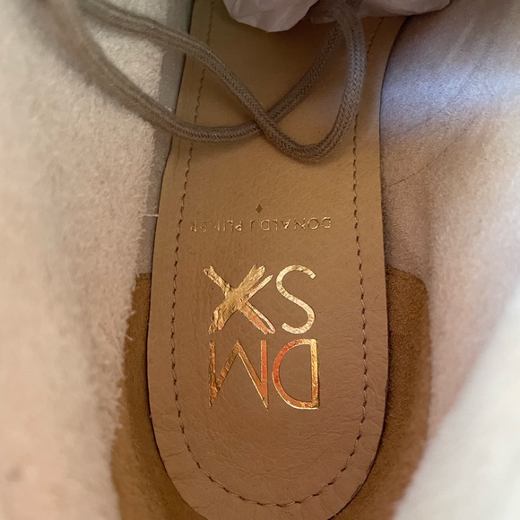 New Donald J Pliner DMSX Prep WD White Wash Distressed Lace Up Booties size 8 - Picture 5 of 15